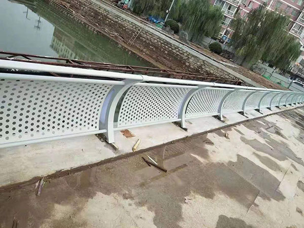 铝合金护拦