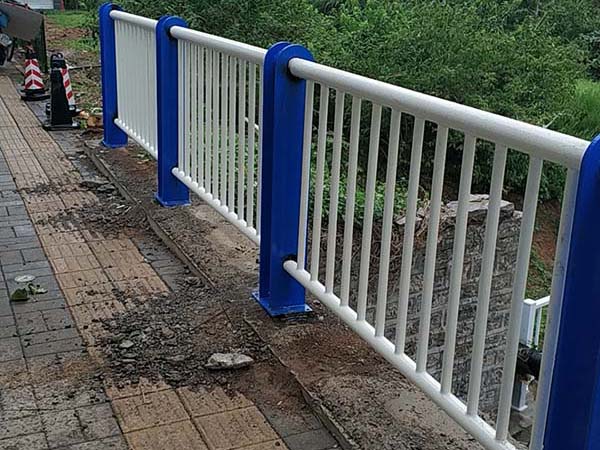 静电喷塑护栏